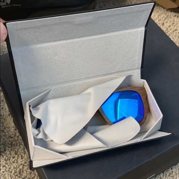 Sunglasses - Picture 9 of 10